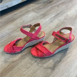 Like new lucky brand wedges. Only worn once!